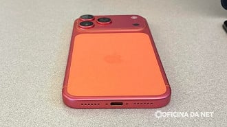 iPhone 17 Pro laranja está ficando rosado. Imagem: Reprodução/MoeScat, Reddit iPhone 17 Pro laranja está ficando rosado. Imagem: Reprodução/MoeScat, Reddit