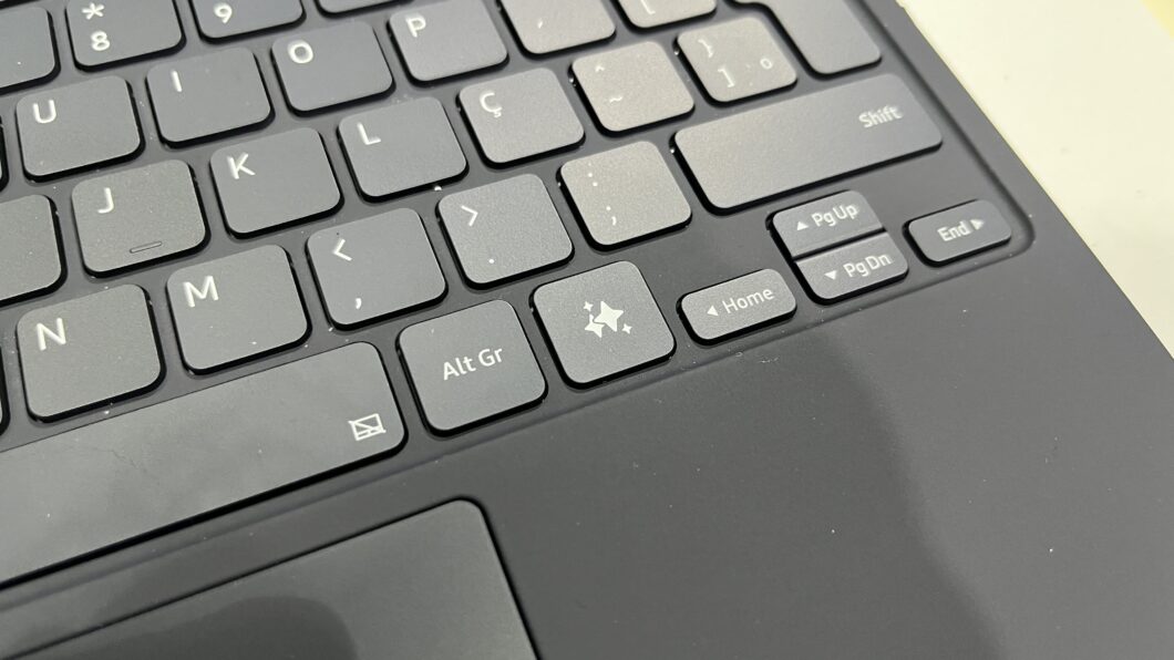Botão dedicado ao Galaxy AI no teclado do Galaxy Tab S10 Plus da Samsung