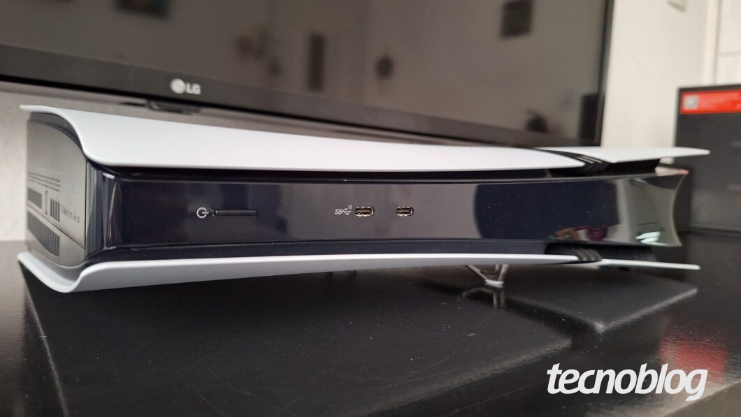 Imagem do console PlayStation 5 Pro