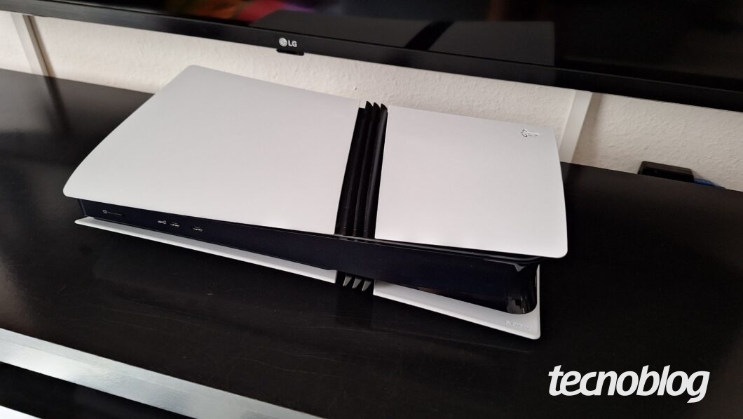 Imagem do console PlayStation 5 Pro