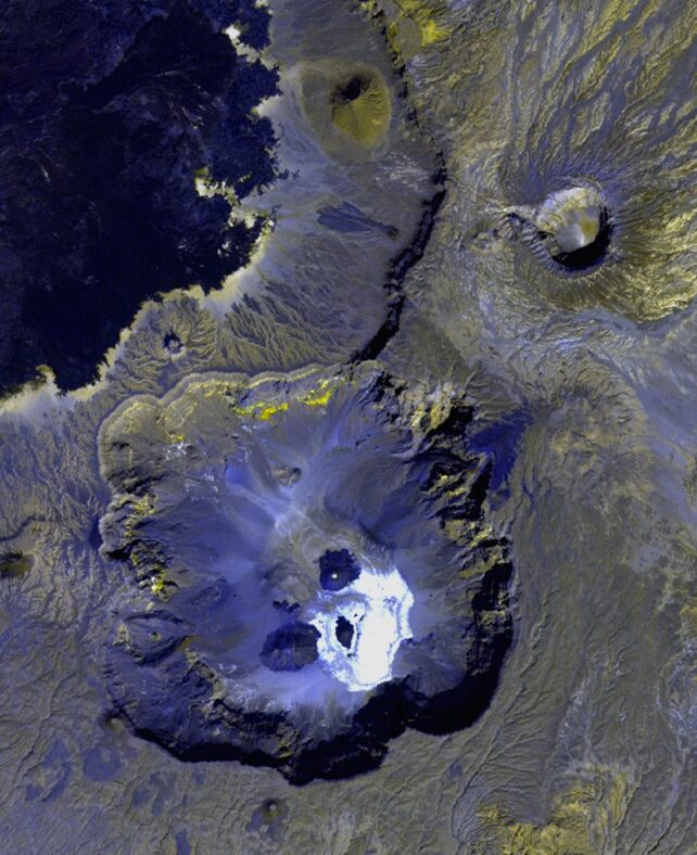 Eerie 'Skull' Glowers 