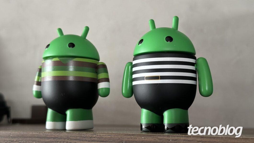 Dois bonecos do mascote do Android