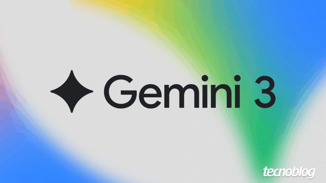 Imagem com fundo em gradiente suave e desfocado, predominantemente branco e cinza claro, com toques de azul, verde e amarelo nas bordas. No centro, o texto em negrito na cor preta diz "Gemini 3", precedido pelo logotipo do Gemini, que é um losango em forma de estrela de quatro pontas na cor preta. No canto inferior direito, o texto secundário diz "tecnoblog".