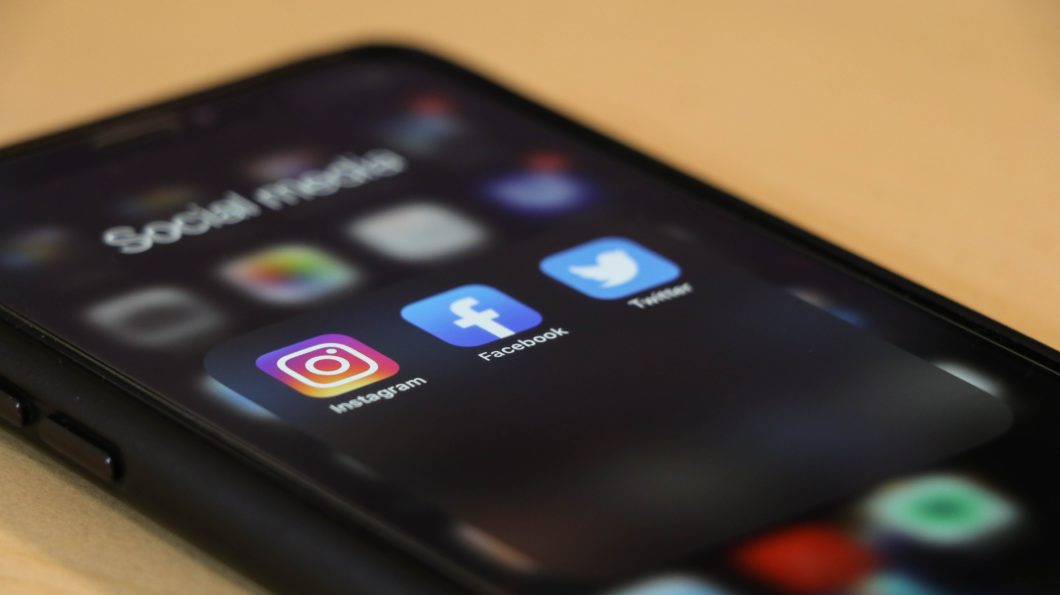 Como mudar o nome no Facebook, Instagram, Twitter e TikTok (Imagem: dole777/Unsplash)