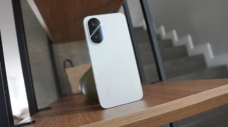 A construção do POCO F7 usa alumínio e vidro, materiais premium. A construção do POCO F7 usa alumínio e vidro, materiais premium.