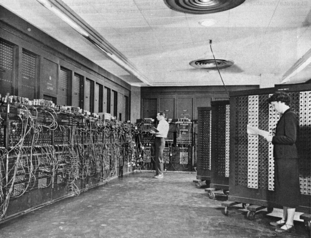 Imagem do ENIAC em operação