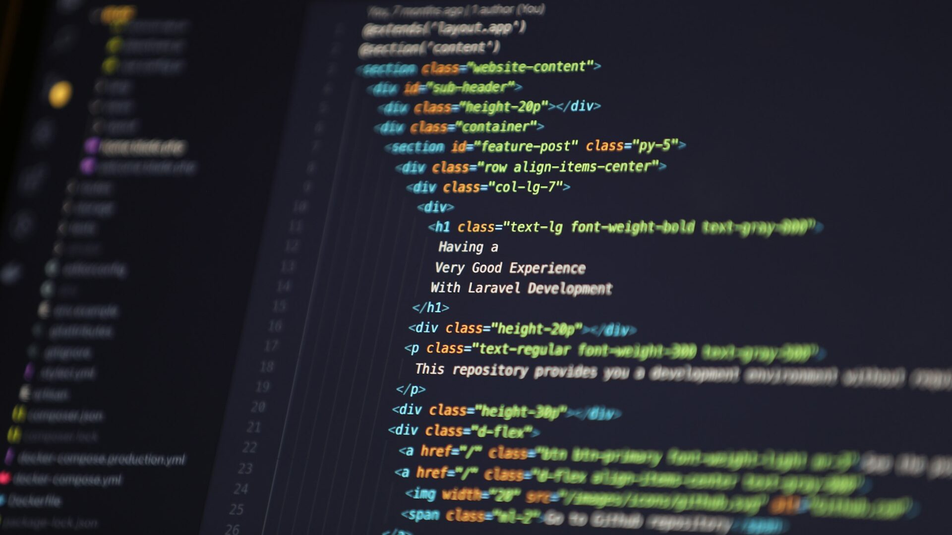 imagem de um monitor exibindo um código de JavaScript