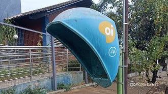Internet e orelhão são alguns dos serviços essencias que a Oi ainda presta. Imagem: Reprodução