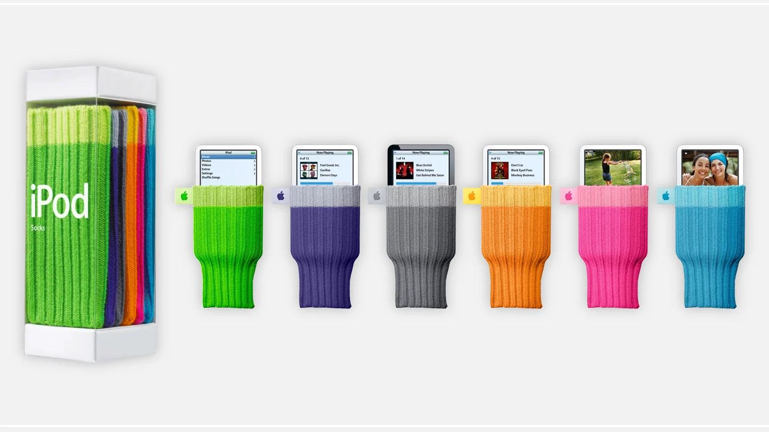 Imagem mostra capinhas de tecido para iPods, as iPods Socks, dispostas sobre uma mesa. Elas são nas cores verde, azul, cinza laranja, rosa e azul claro.