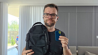 Olha o tamanho do SSD comparado com uma bag pequena Olha o tamanho do SSD comparado com uma bag pequena