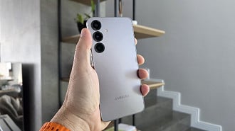A linha Galaxy S25 é a única que está testando a One UI 8.5 publicamente até o moemnto. Imagem: Oficina da Net