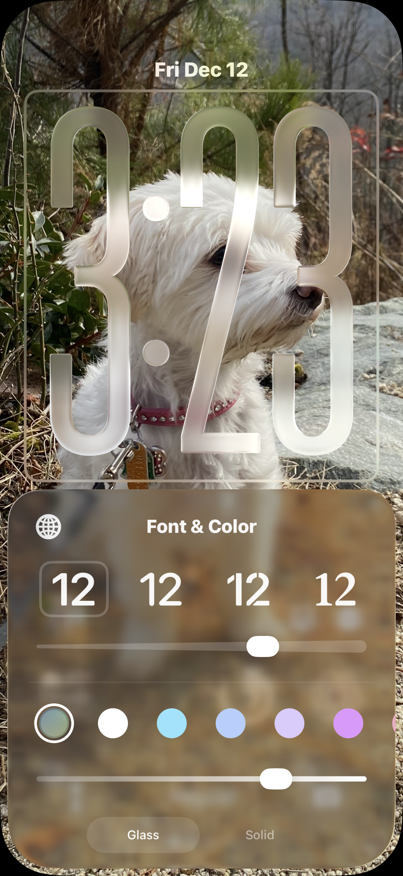 a lock screen featuring a new setting allowing users to change the Liquid Glass setting from glass to solid.