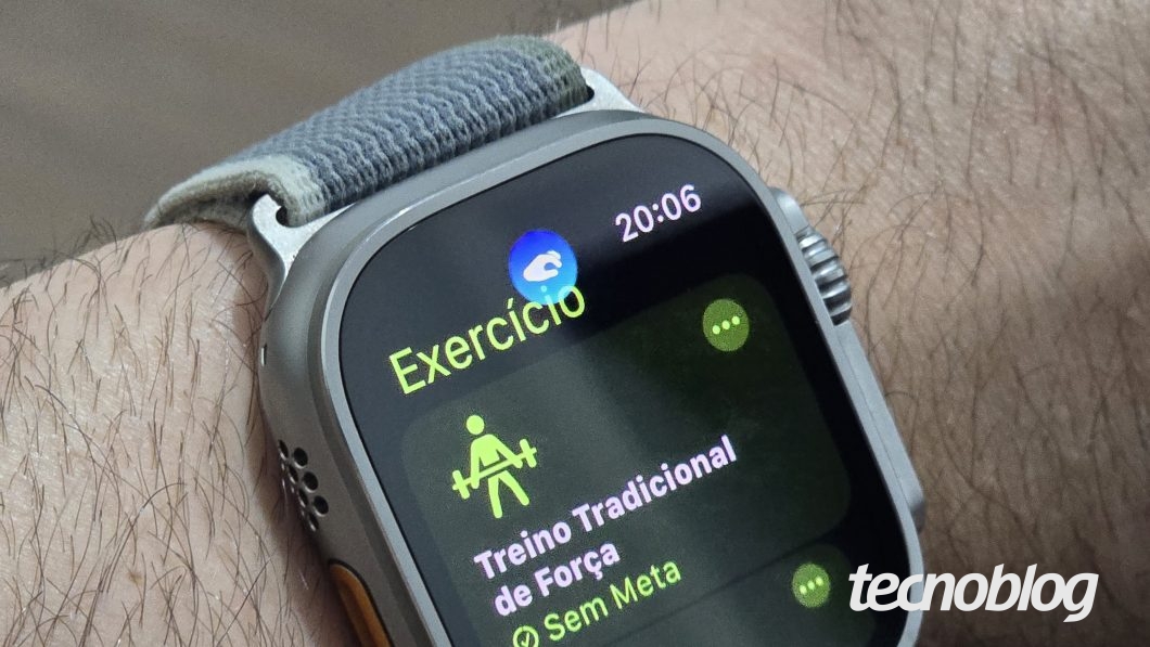 Relógio smart no pulso