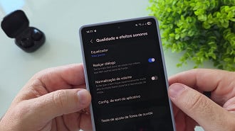 Som, equalizador e realce de diálogo