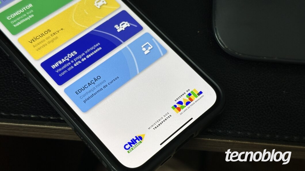 CNH do Brasil no celular