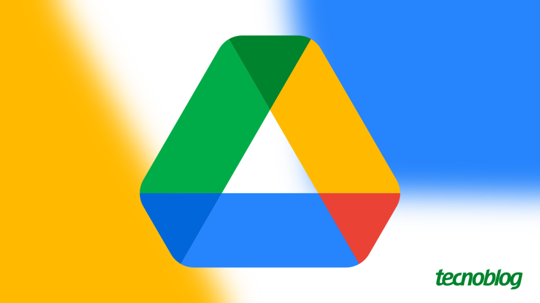 Ilustração mostra o logo do Google Drive, nas cores verde, amarelo, azul e vermelho. Na parte inferior direita, o logotipo do "tecnoblog" é visível.