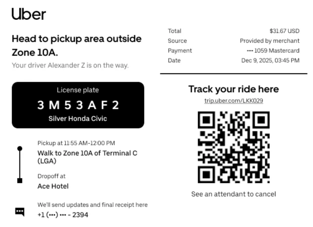 Comprovante de corrida da Uber exibido em tela branca. O texto informa instruções como “Head to pickup area outside Zone 10A” e mostra o motorista em rota. Há placa “3M53AF2”, veículo “Silver Honda Civic”, horário estimado, local de embarque no Terminal C e destino “Ace Hotel”. À direita, um QR code aparece sob “Track your ride here”, com valores e forma de pagamento no topo.