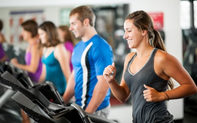 people running at the gym