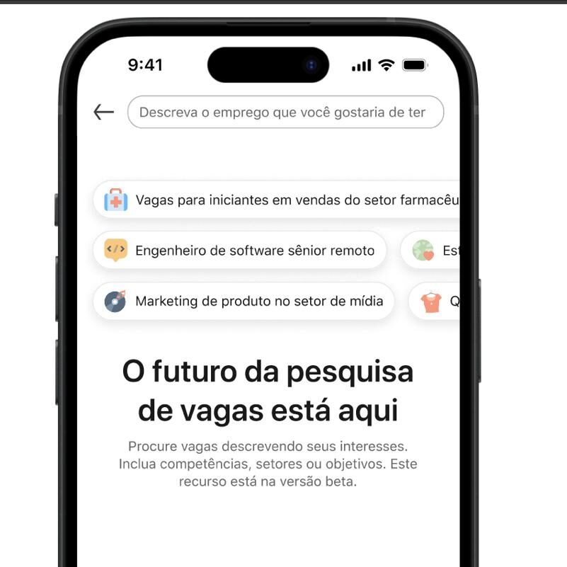 Foto de um smartphone exibindo a nova ferramenta de busca por IA do LinkedIn. No topo, uma barra de pesquisa diz: "Descreva o emprego que você gostaria de ter". Abaixo, botões sugerem exemplos como "Vagas para iniciantes em vendas" e "Engenheiro de software sênior remoto". No centro, o texto principal afirma: "O futuro da pesquisa de vagas está aqui", seguido pela explicação de que o recurso permite buscar vagas descrevendo interesses e competências. 