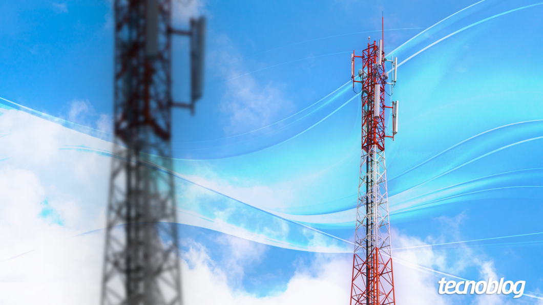 Imagem mostra duas torres de telefonia. Na parte inferior direita, o logotipo do "tecnoblog" é visível.