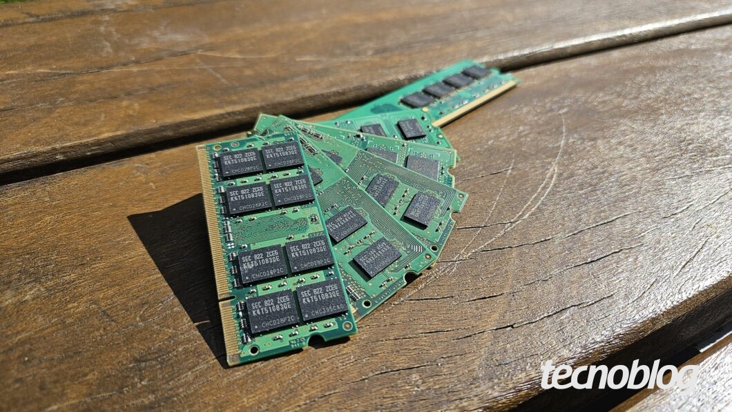 Diversos pentes de memória RAM