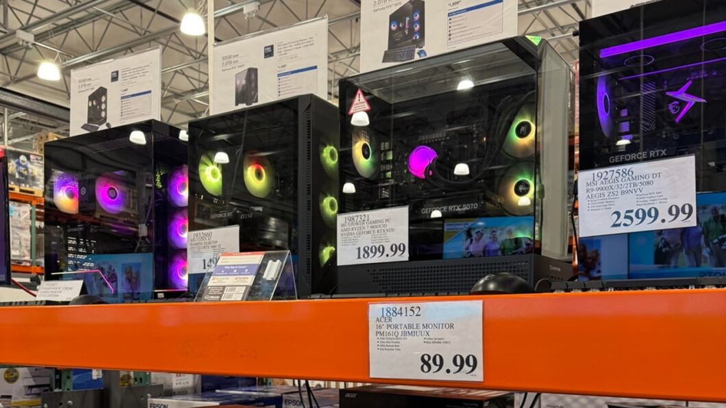 PCs em loja da Costco sem módulos de RAM
