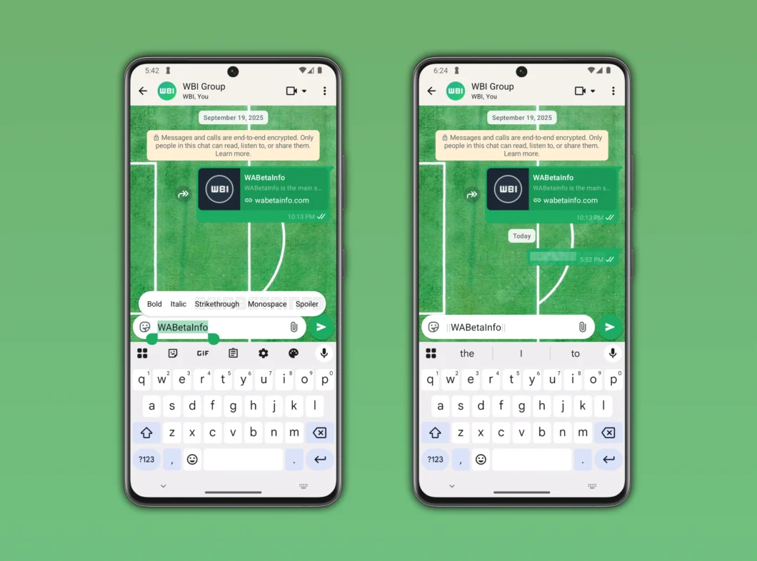 Duas capturas de tela de um smartphone mostram a interface do WhatsApp em um chat chamado "WBI Group" com fundo verde de campo de futebol. Na imagem à esquerda, o texto "WABetaInfo" está selecionado no campo de mensagem, exibindo um menu flutuante com as opções "Bold", "Italic", "Strikethrough", "Monospace" e "Spoiler". Na imagem à direita, o texto aparece entre barras verticais duplas, "||WABetaInfo||", e acima, uma mensagem enviada está coberta por um efeito de desfoque cinza.