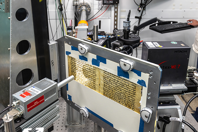 Synchrotron particle accelerator