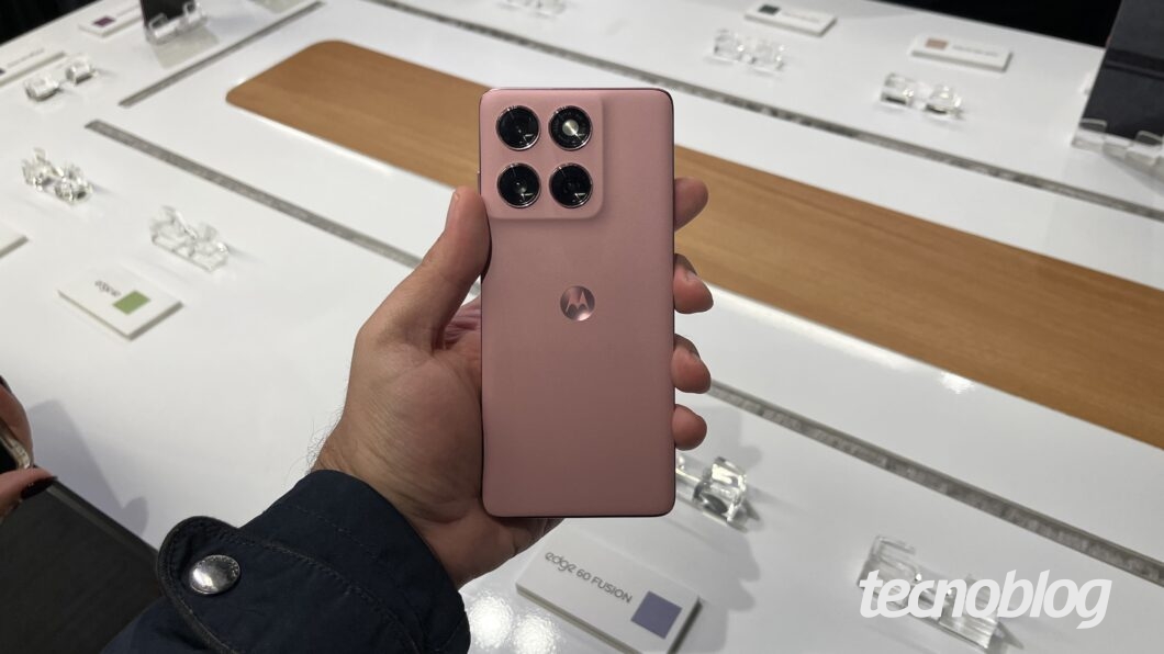 Traseira rosa do Edge 60 Fusion