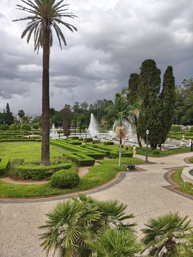 Imagem em formato vertical com a grande-angular do Poco X8 Pro