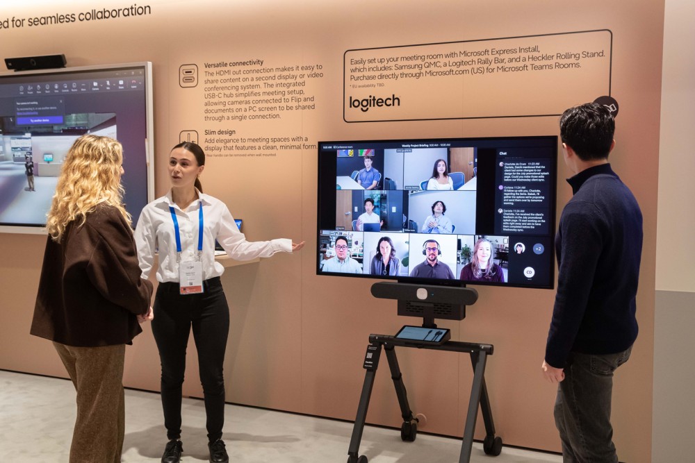 Demonstração da Logitech em equipamento da Samsung na ISE 2026