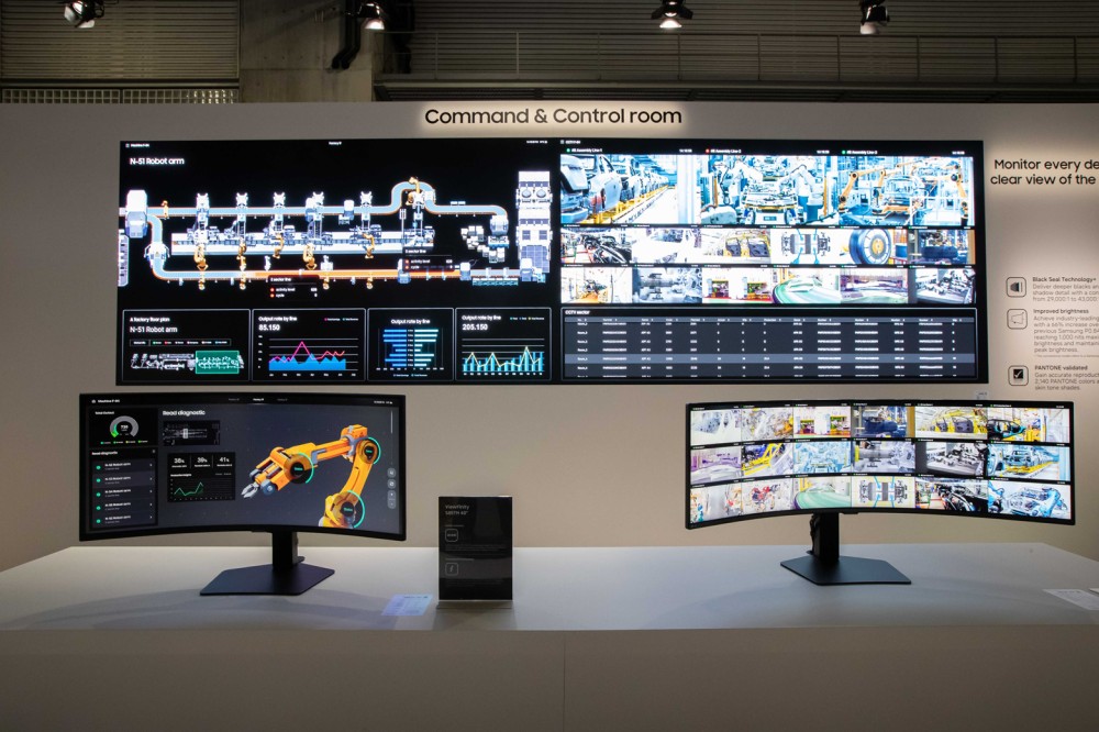 Sala de controle montada pela Samsung na ISE 2026 com a solução The Wall