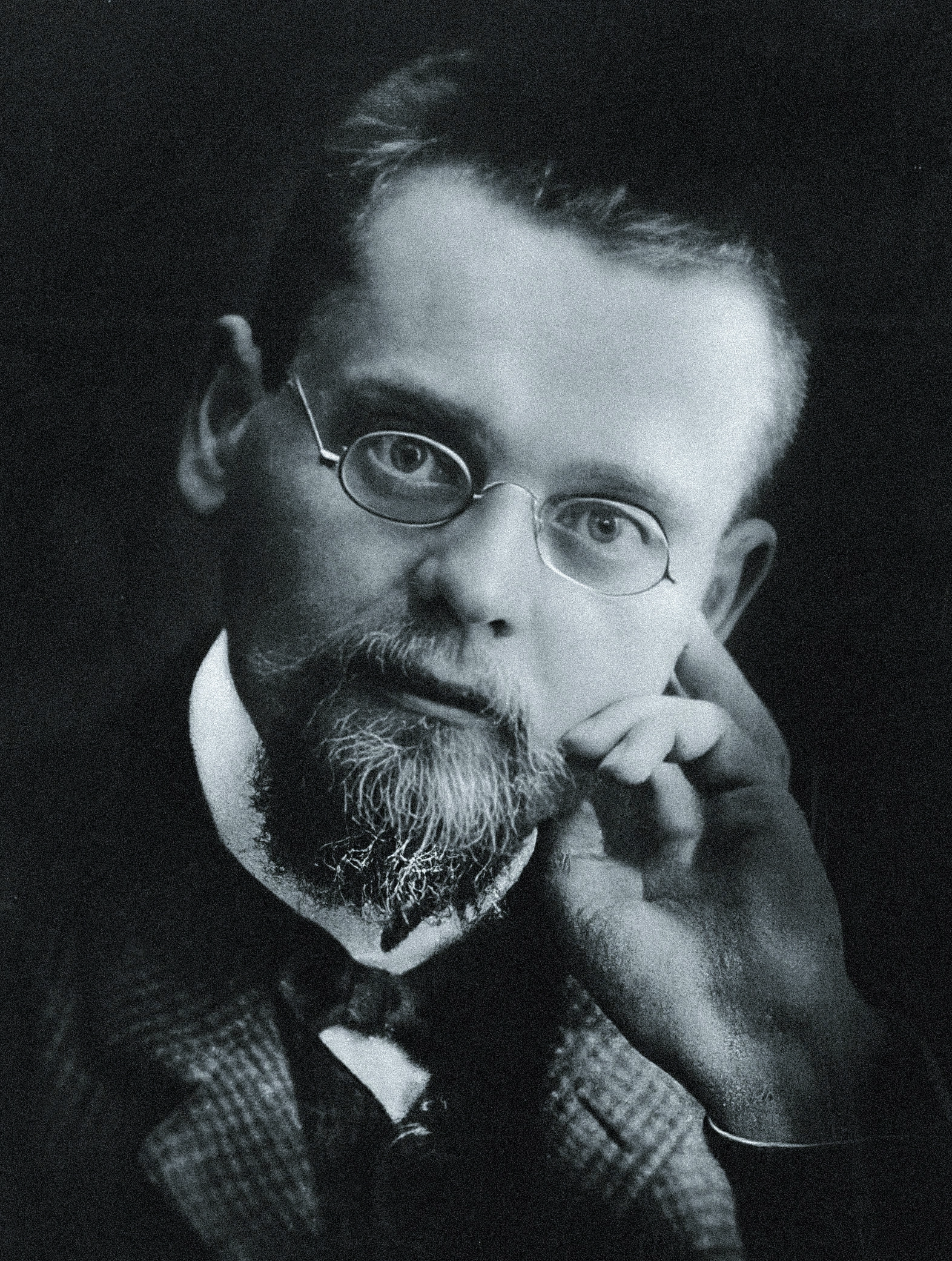 Black-and-white photo of a bearded man in glasses.