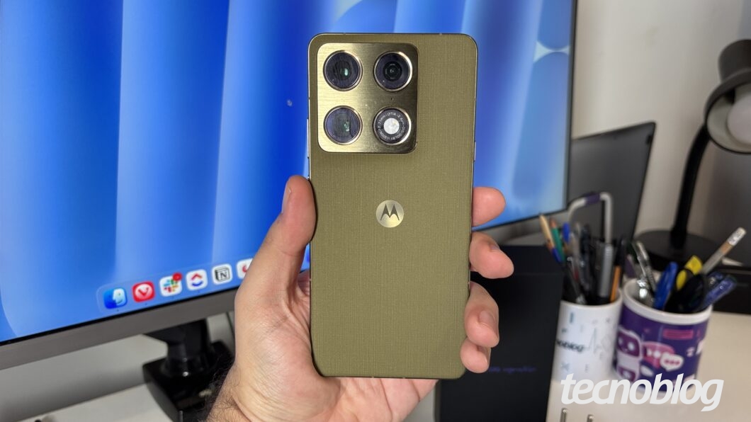 Traseira em vegan leather do Motorola Signature