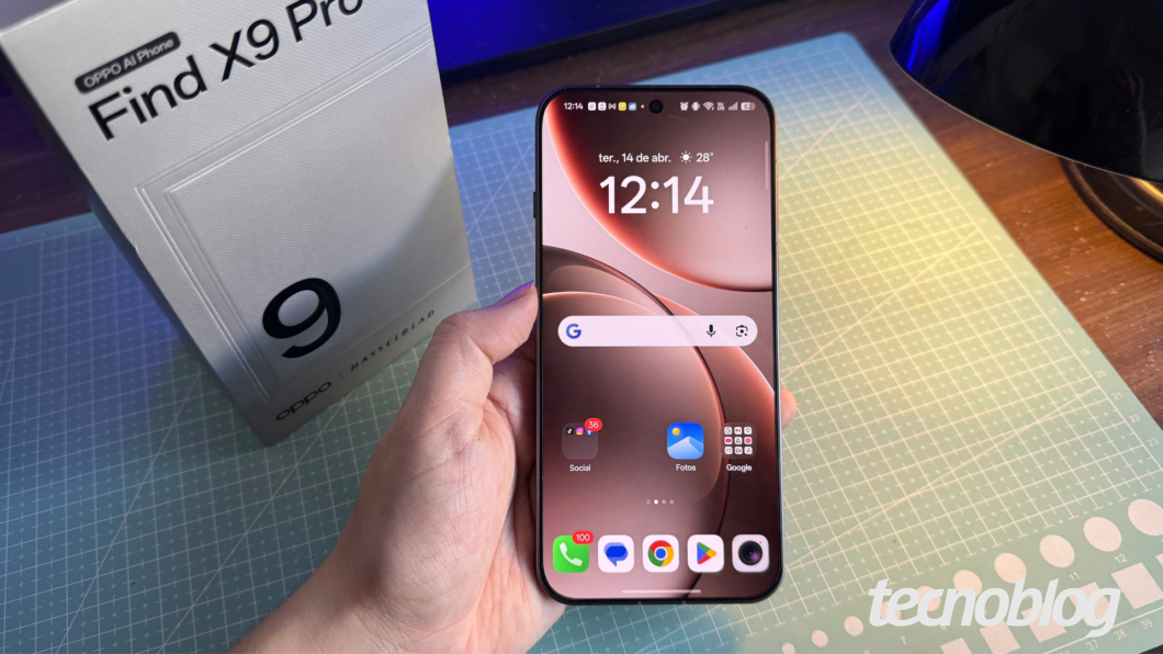 Tela inicial do Oppo Find X9 Pro mostra ícones de apps e plano de fundo marrom