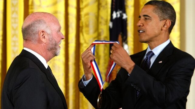 U.S. President Barack Obama (R) presents a 2008 National Medal of Science to biologist J. Craig Venter (L), President of J. Craig Venter Institute, during an East Room ceeremony October 7, 2009 at the White House in Washington, DC