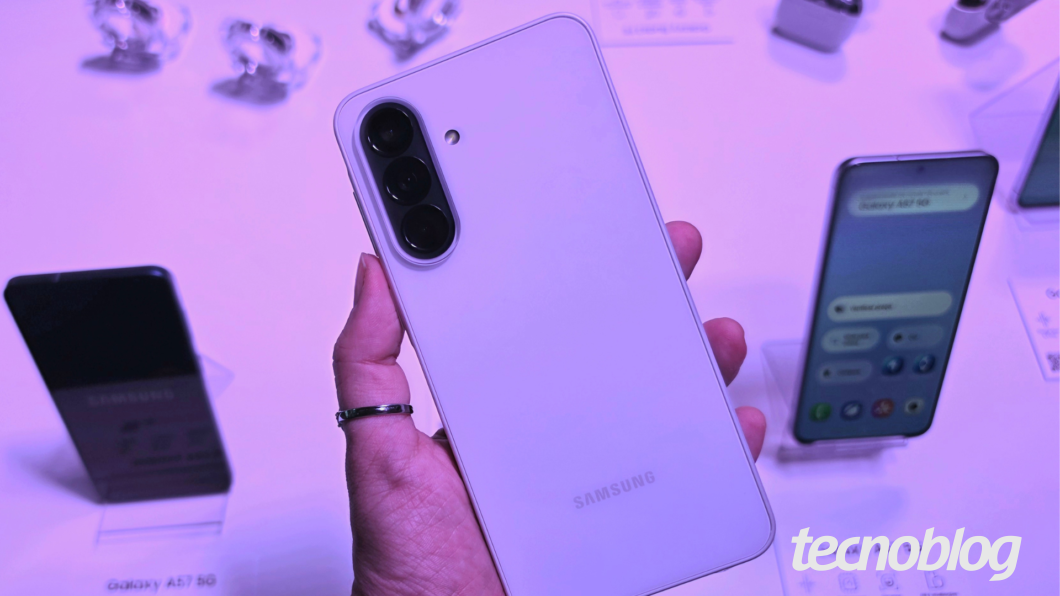 Galaxy A37 com as câmeras traseiras viradas para cima