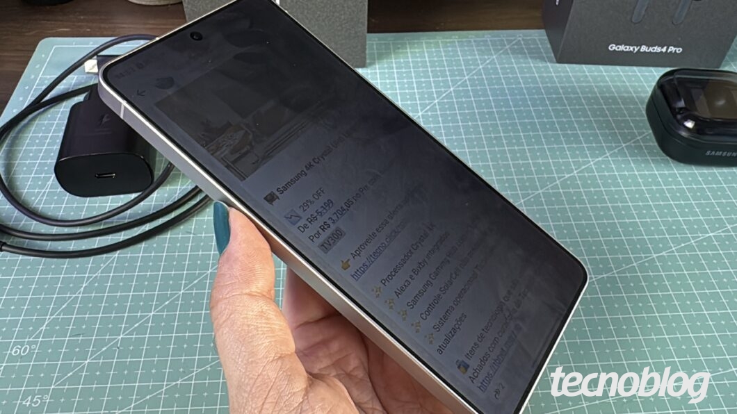 Foto mostra tela de privacidade do Galaxy S26 Ultra ativa, comparte dos pixels desativados