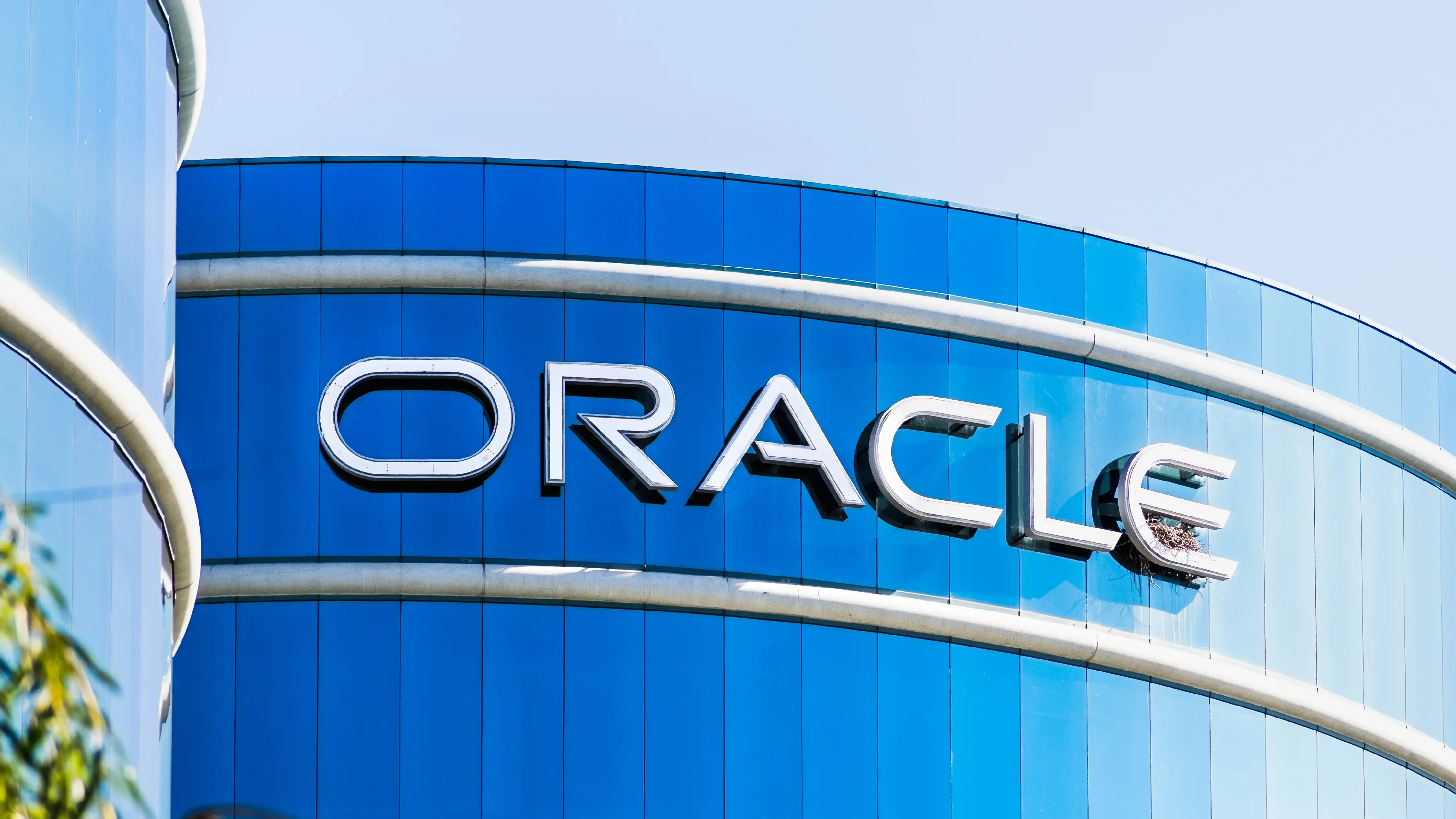 Imagem da fachada da sede da Oracle