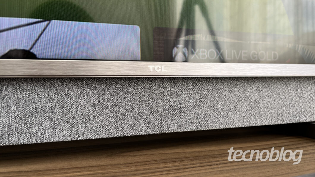 TV QLED TCL C825 (Imagem: Darlan Helder/Tecnoblog)