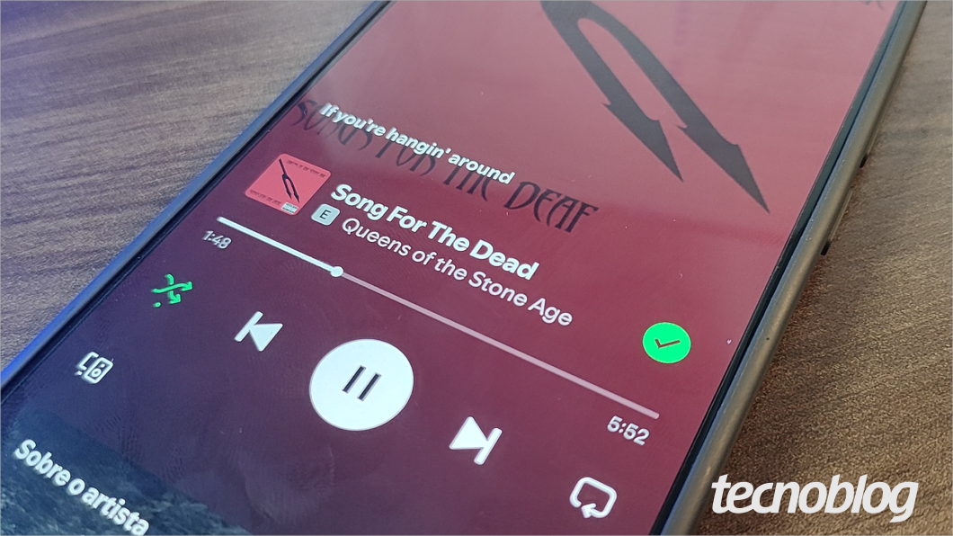 Música tocando no Spotify em um Xiaomi 17T