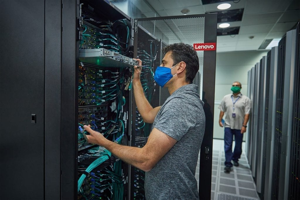 Cluster Lenovo no datacenter da DreamWorks (imagem: divulgação/DreamWorks Animation)