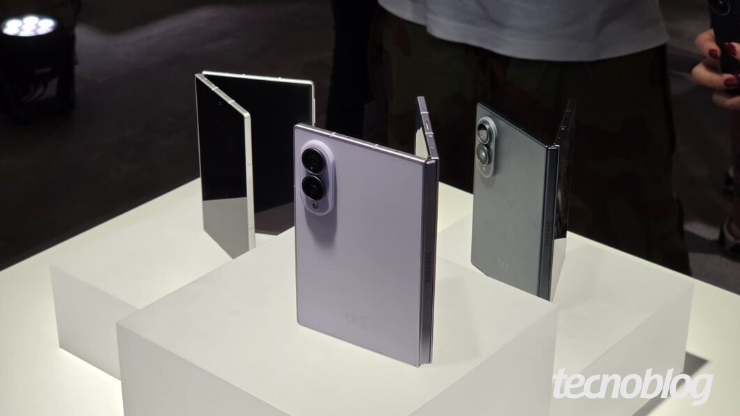Galaxy Z Fold 8 mostrado em exposição 