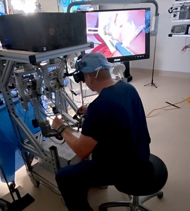 In a First, Remotely-Operated Humanoid Robot Performs Gallbladder Removal Surgery