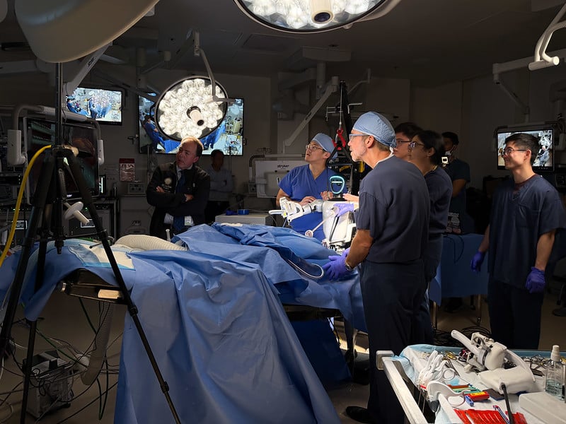 In a First, Remotely-Operated Humanoid Robot Performs Gallbladder Removal Surgery