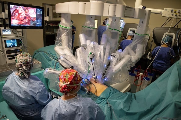 In a First, Remotely-Operated Humanoid Robot Performs Gallbladder Removal Surgery