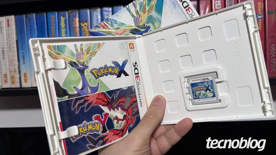 Encarte Pokémon X (foto: Caio Hansen/Tecnoblog)