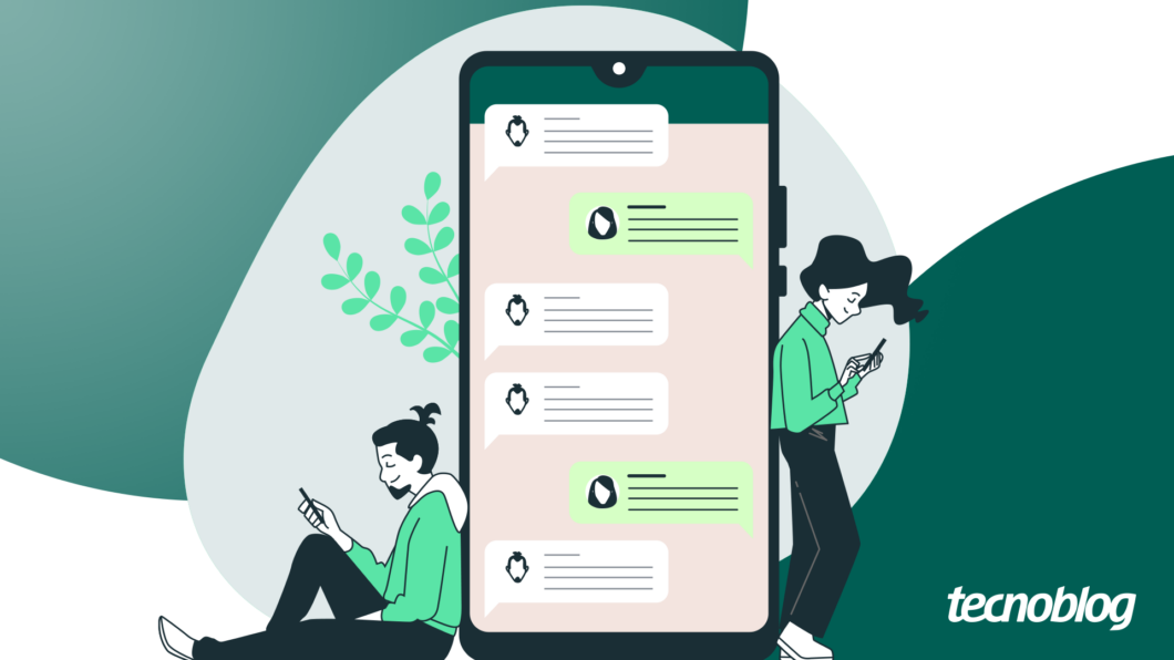Uma ilustração com um smartphone grande e preto no centro, exibindo uma conversa de WhatsApp. A tela mostra balões de diálogo com texto genérico, alternando entre mensagens de entrada e saída. Ao lado esquerdo do celular, uma pessoa com coque e roupas casuais está sentada e mexendo em seu próprio celular. Do lado direito, uma pessoa com cabelos longos e roupas verdes também está de pé e mexendo no celular. A marca d'água do "tecnoblog" é visível no canto inferior direito. O fundo é em tons de verde e cinza esverdeado.