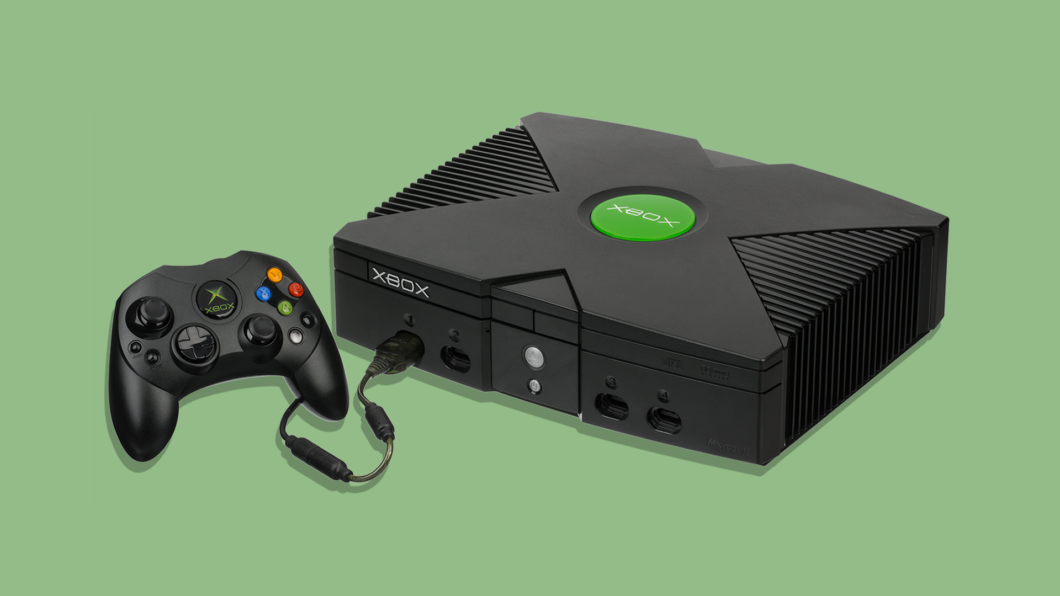 Xbox original e controle, em um fundo de cor verde