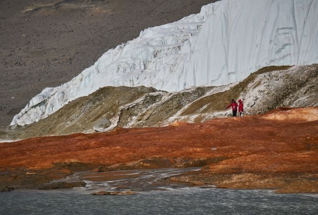 'Unique Refuge': A Lost Sea May Still Be Alive Beneath Antarctica's Eerie Blood Falls